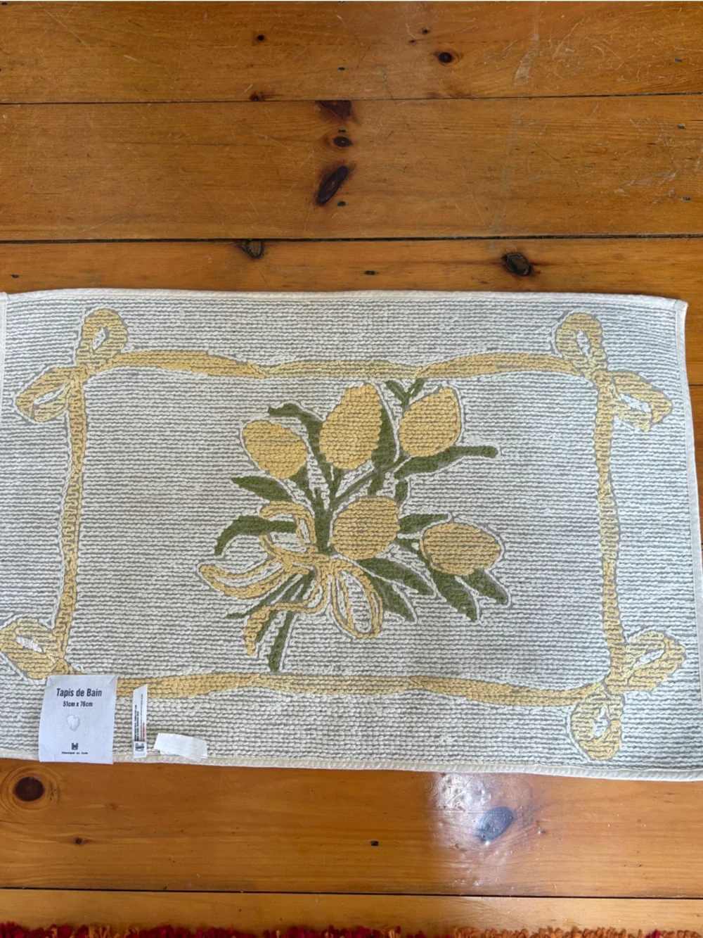 NWT Urban Outfitters Tulip Bunch Plush Tufted Bath Mat